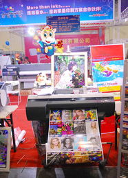 鴻盛數(shù)碼亮相2009第十四屆中原國(guó)際廣告展，引領(lǐng)數(shù)字廣告制作新風(fēng)潮