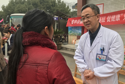 農(nóng)技專家解農(nóng)憂 魚病防治護豐收——市科協(xié)“三服務(wù)”活動走進洋埠鎮(zhèn)